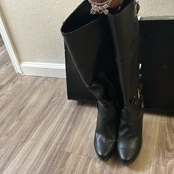 Beautiful Black Knee High Boots by GUESS - Picture 2 of 10